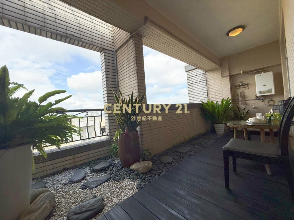 賀岡精緻雙車美別墅