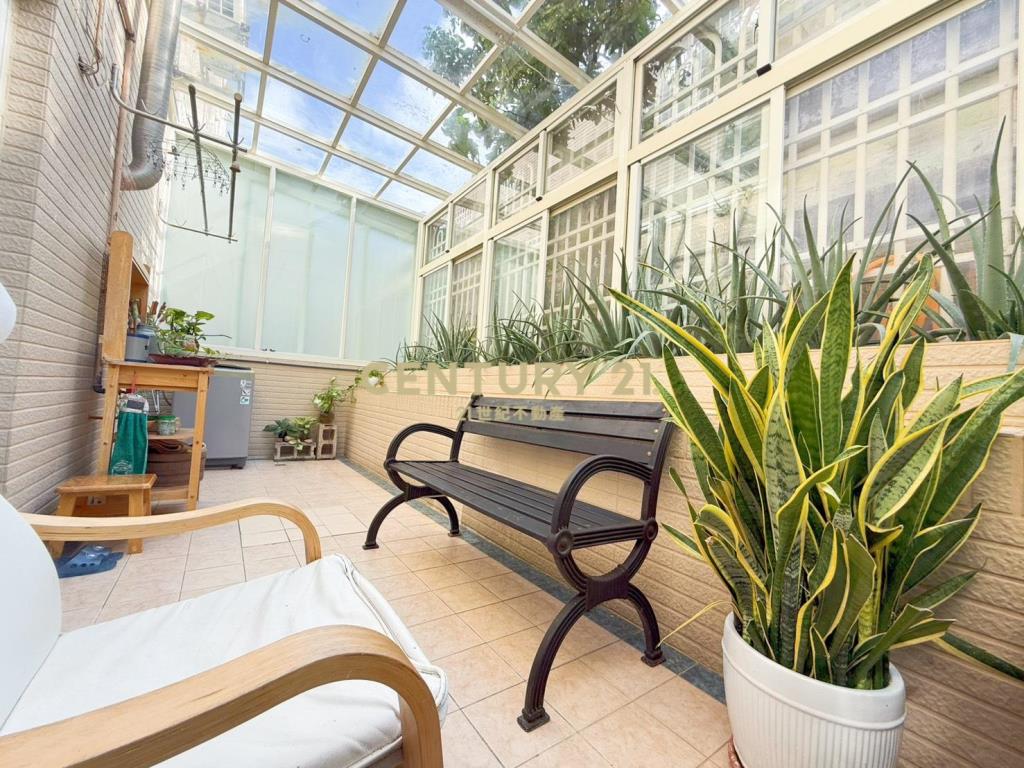 賀岡精緻雙車美別墅