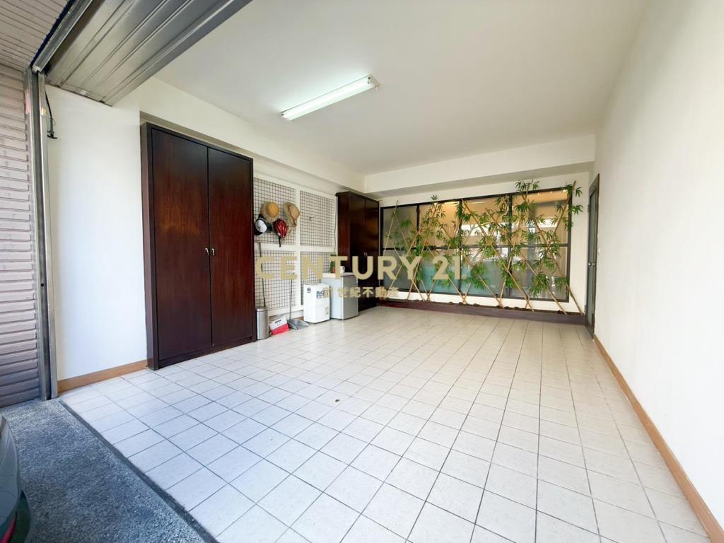 賀岡精緻雙車美別墅