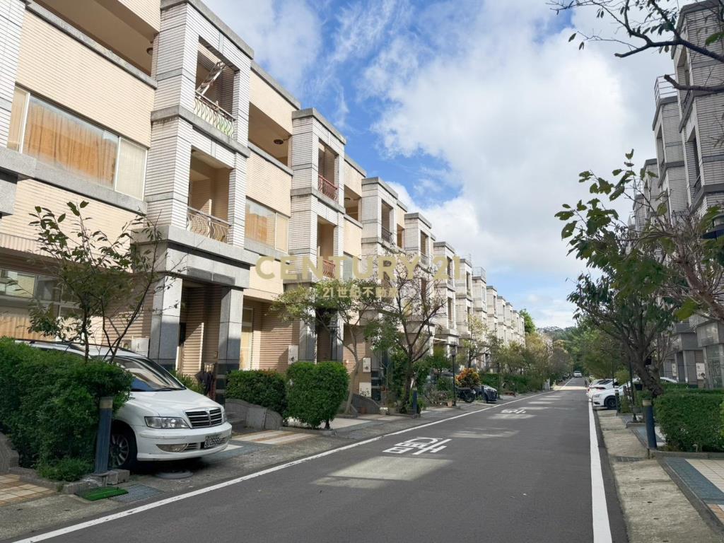 賀岡精緻雙車美別墅