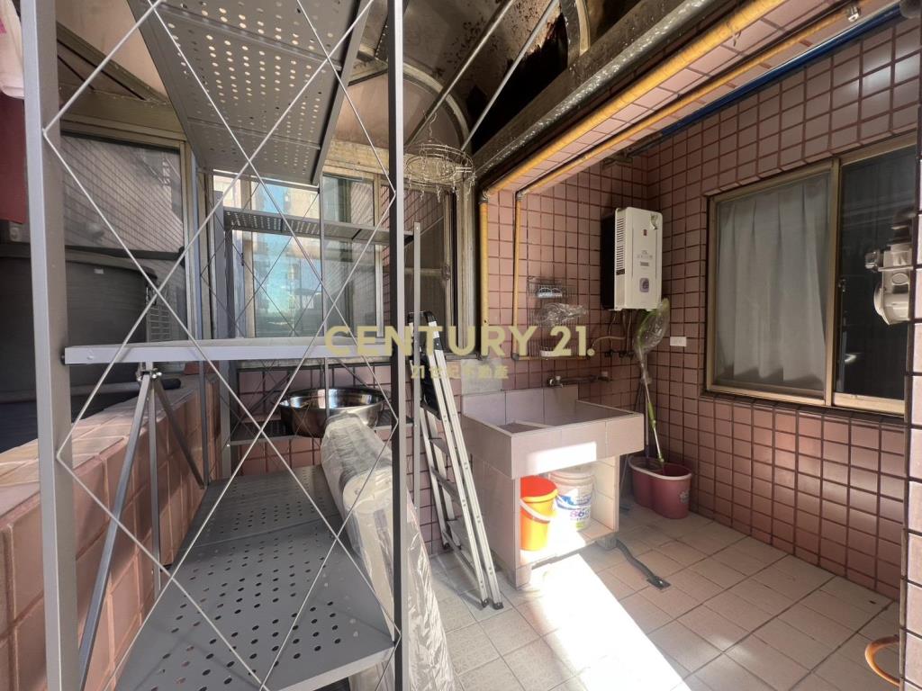 玫瑰村美3房+車位