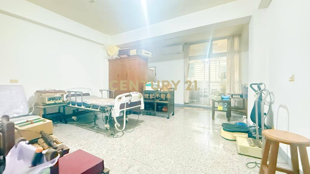 台中車站近百坪店住