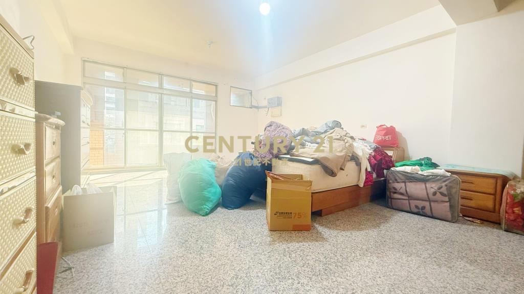 台中車站近百坪店住