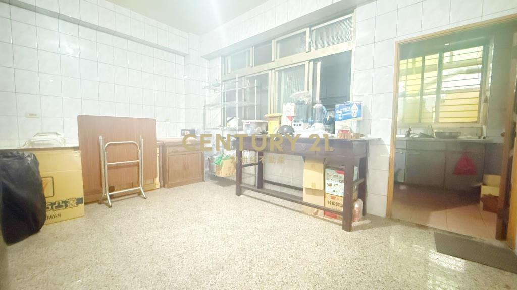 台中車站近百坪店住