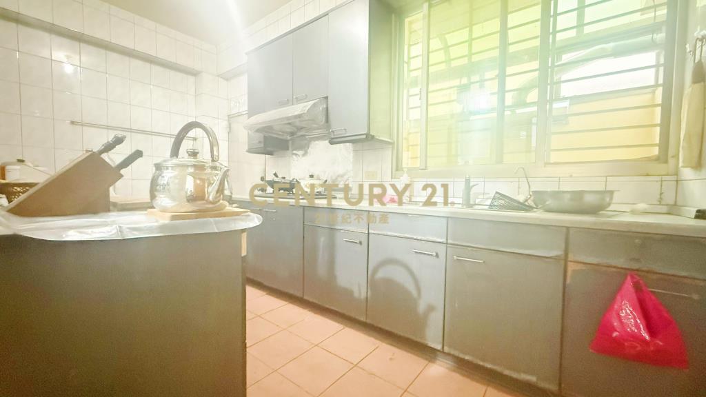 台中車站近百坪店住