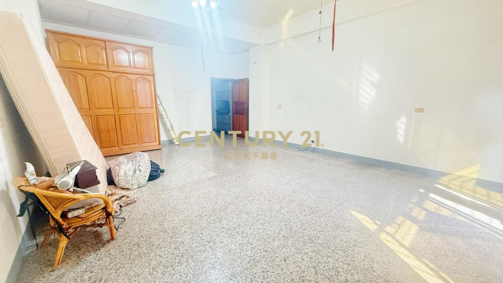 台中車站近百坪店住