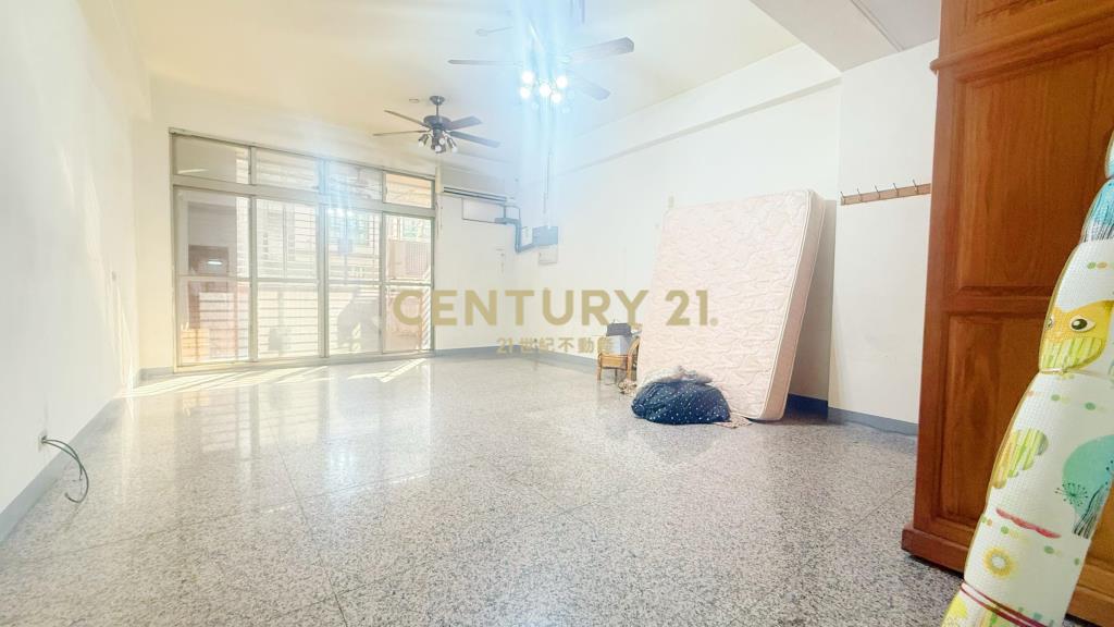 台中車站近百坪店住