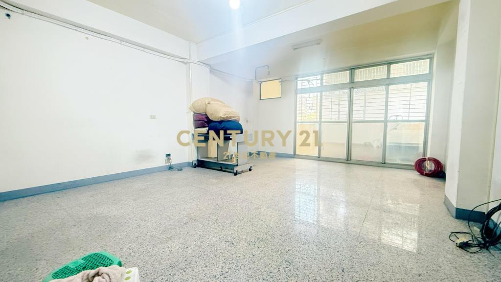 台中車站近百坪店住