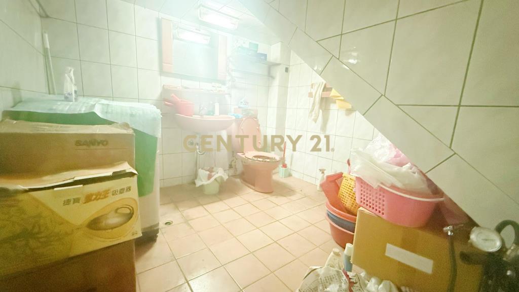 台中車站近百坪店住