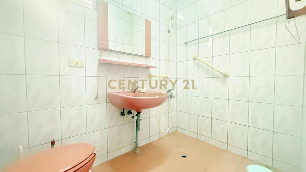 台中車站近百坪店住