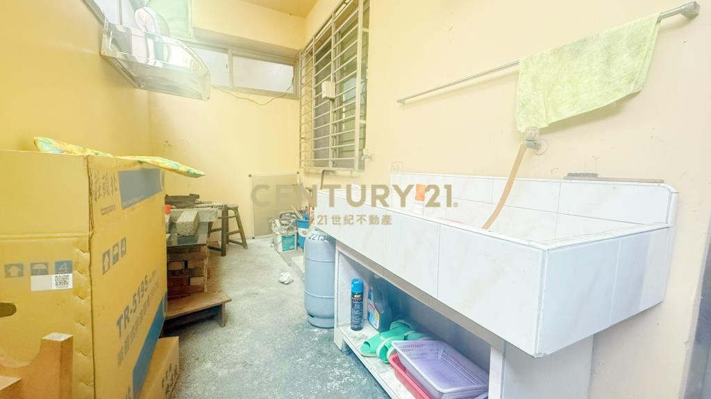 台中車站近百坪店住