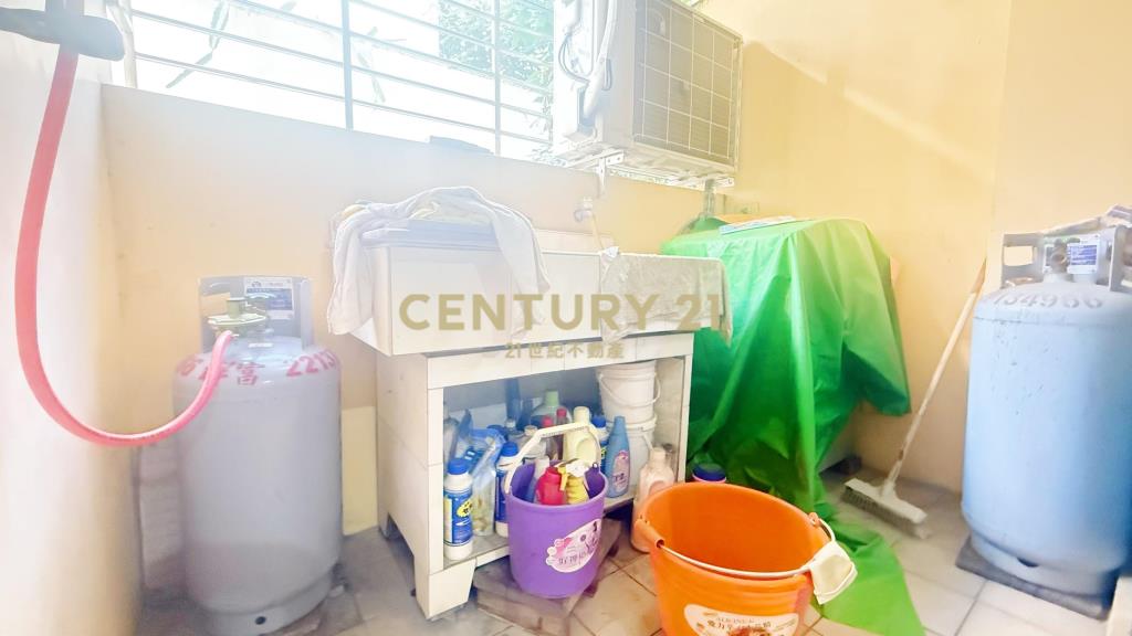 台中車站近百坪店住