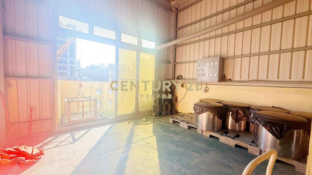 台中車站近百坪店住