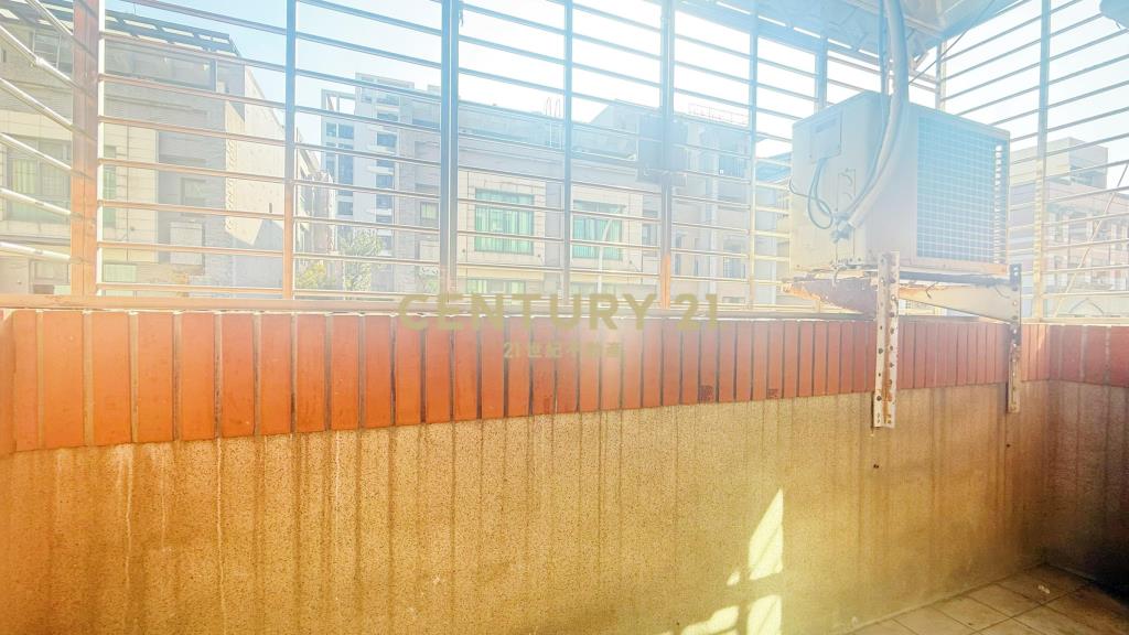 台中車站近百坪店住