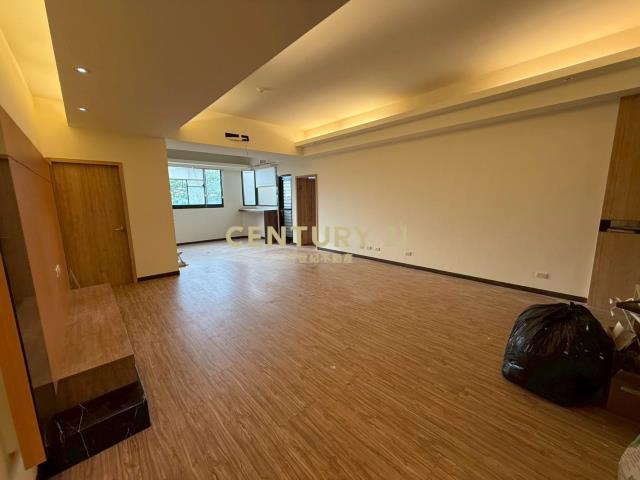 中壢市區超美三房車