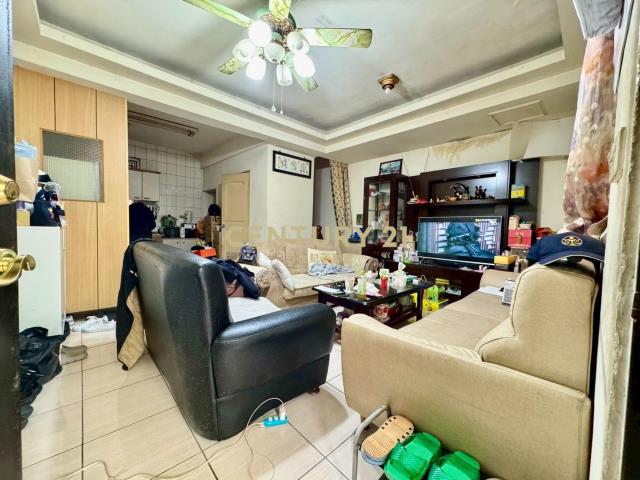 幼獅交流道旁邊間透天