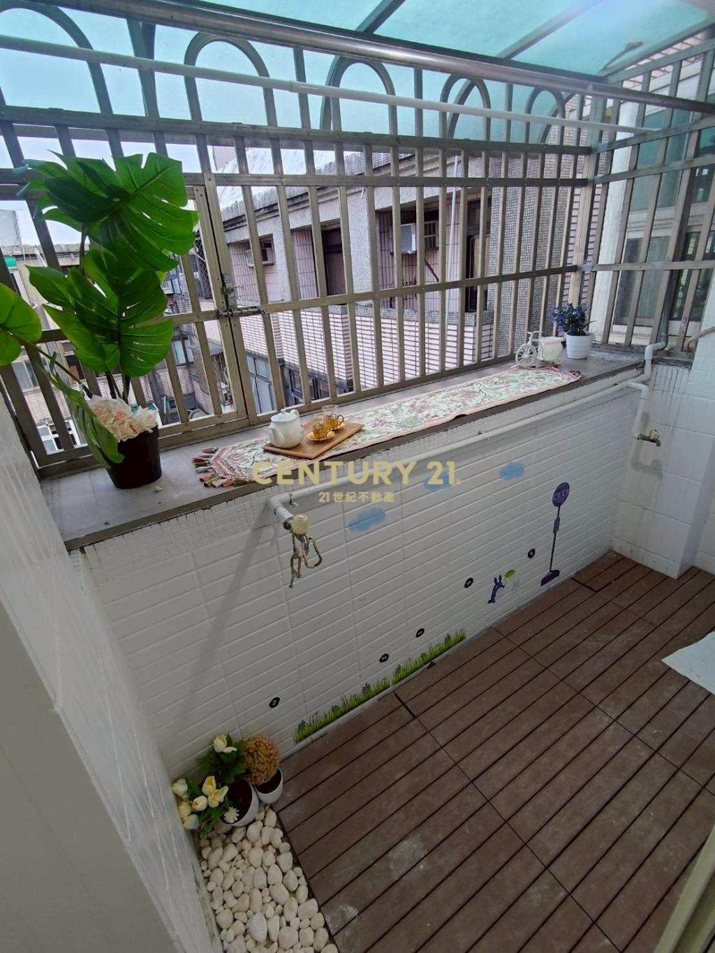 中原電梯獨立陽台套房(7F)