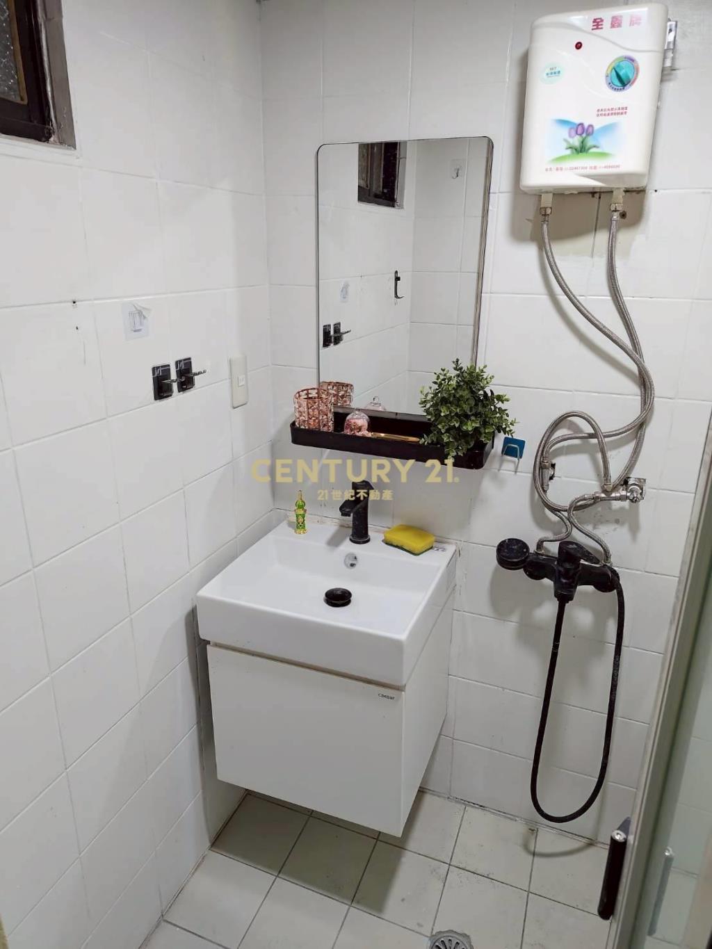 中原電梯獨立陽台套房(7F)