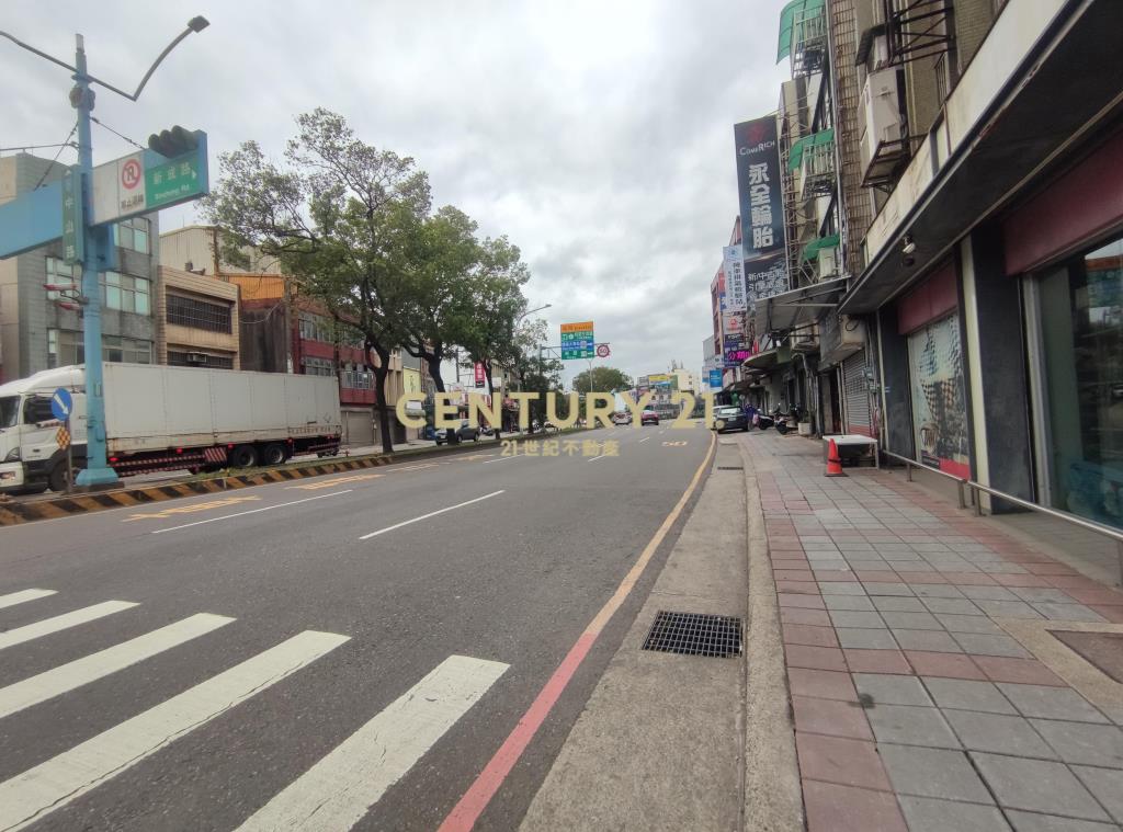楊梅區公所旁正省道大面寬店住