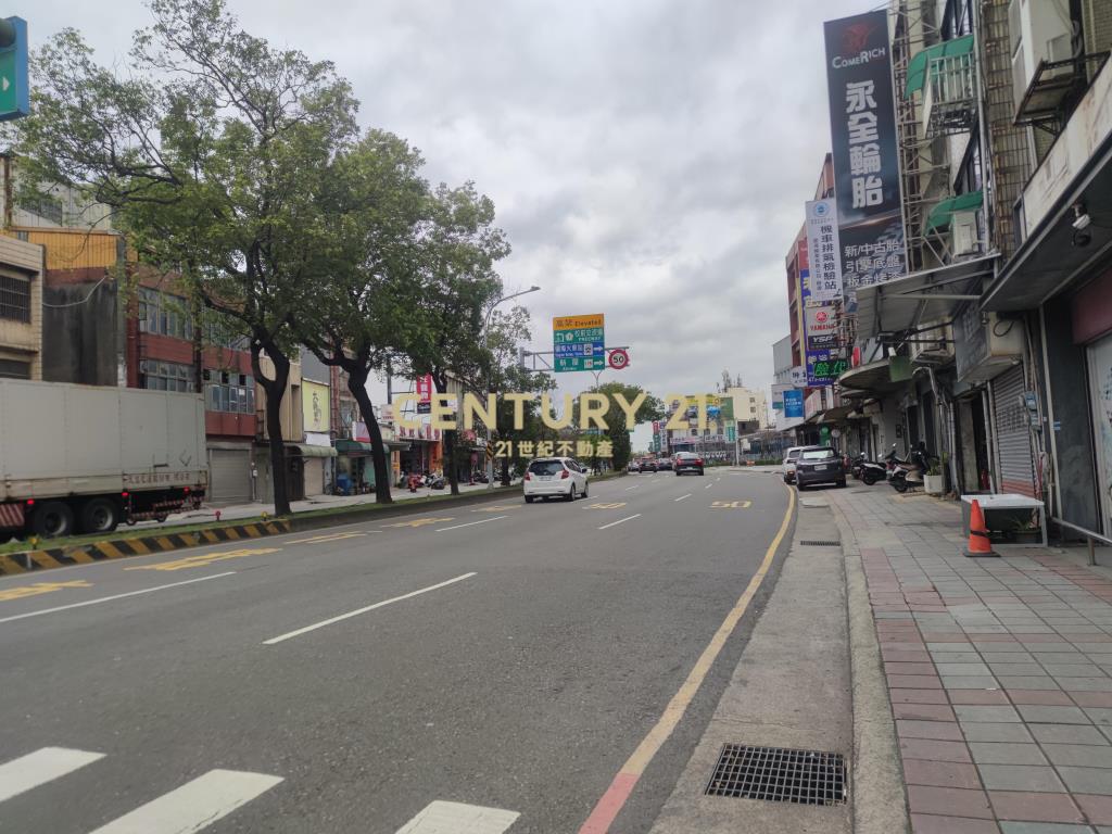 楊梅區公所旁正省道大面寬店住