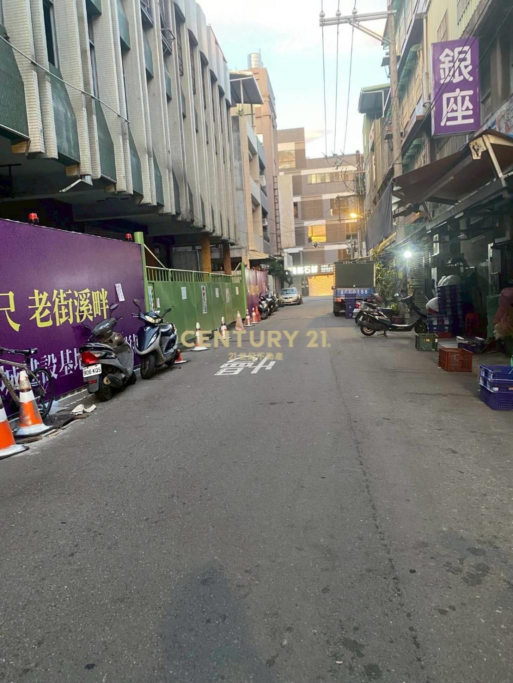 正商業區A22捷運站大面寬透店