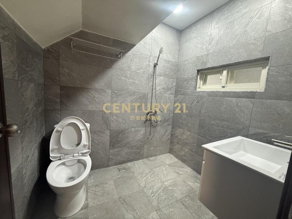 平鎮區家樂福透天