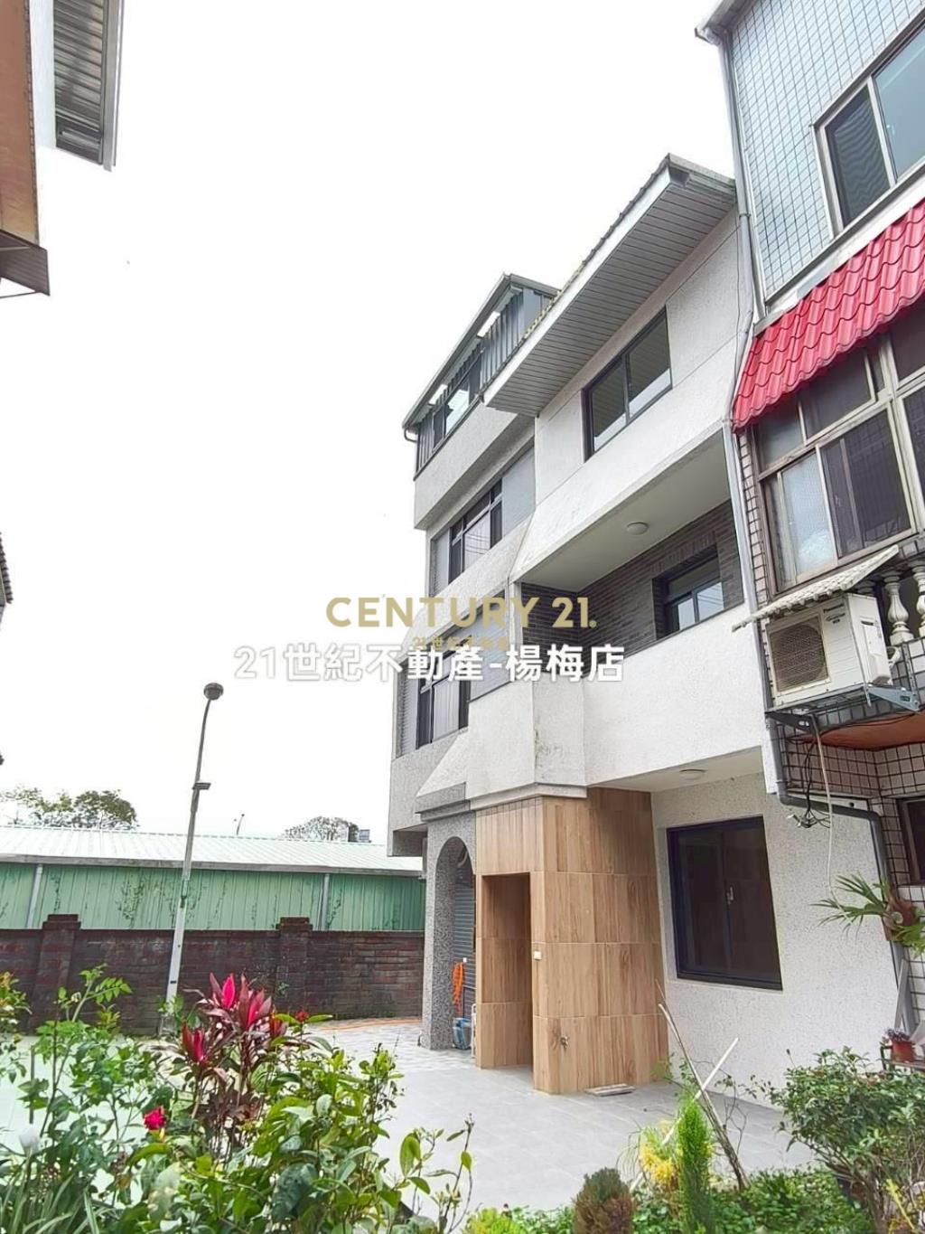 龍潭市區-中庭花園人車分道5房透天