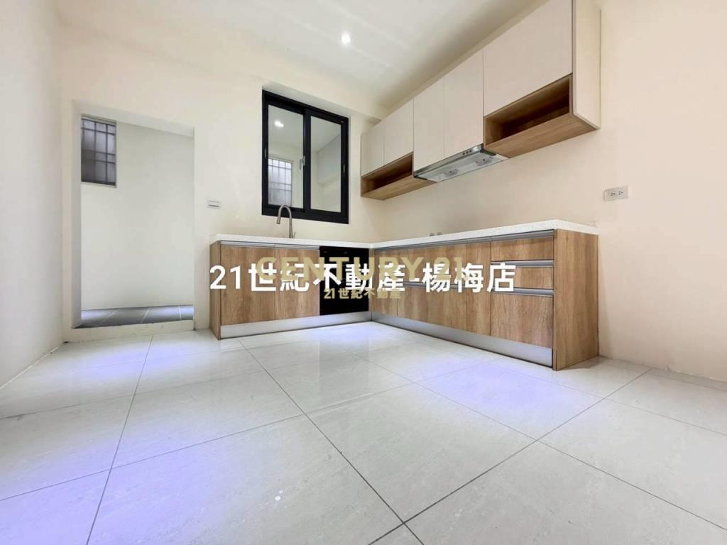 龍潭市區-中庭花園人車分道5房透天