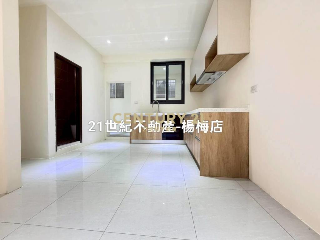 龍潭市區-中庭花園人車分道5房透天