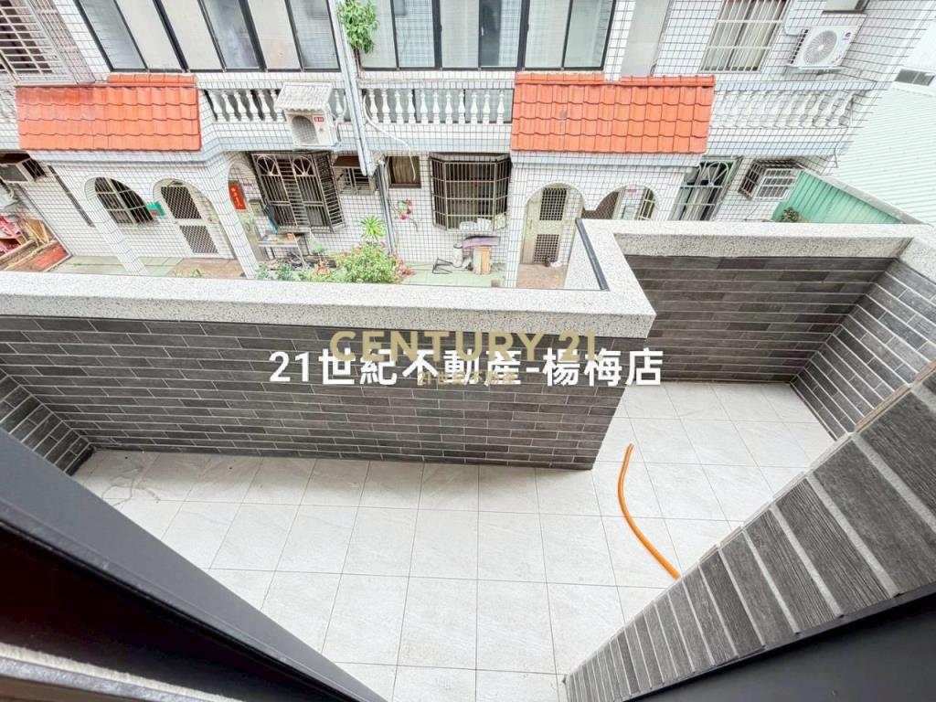 龍潭市區-中庭花園人車分道5房透天