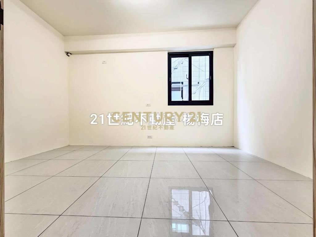 龍潭市區-中庭花園人車分道5房透天