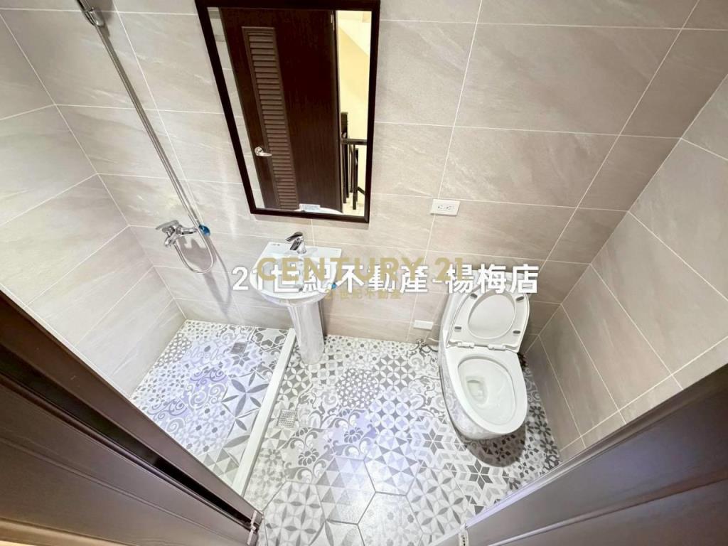 龍潭市區-中庭花園人車分道5房透天