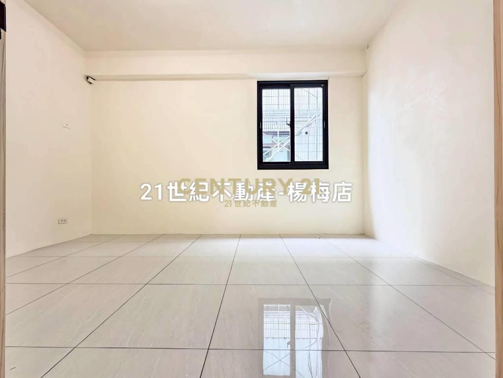 龍潭市區-中庭花園人車分道5房透天