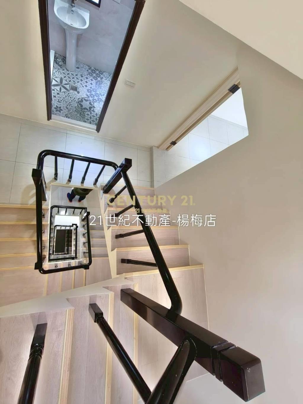 龍潭市區-中庭花園人車分道5房透天