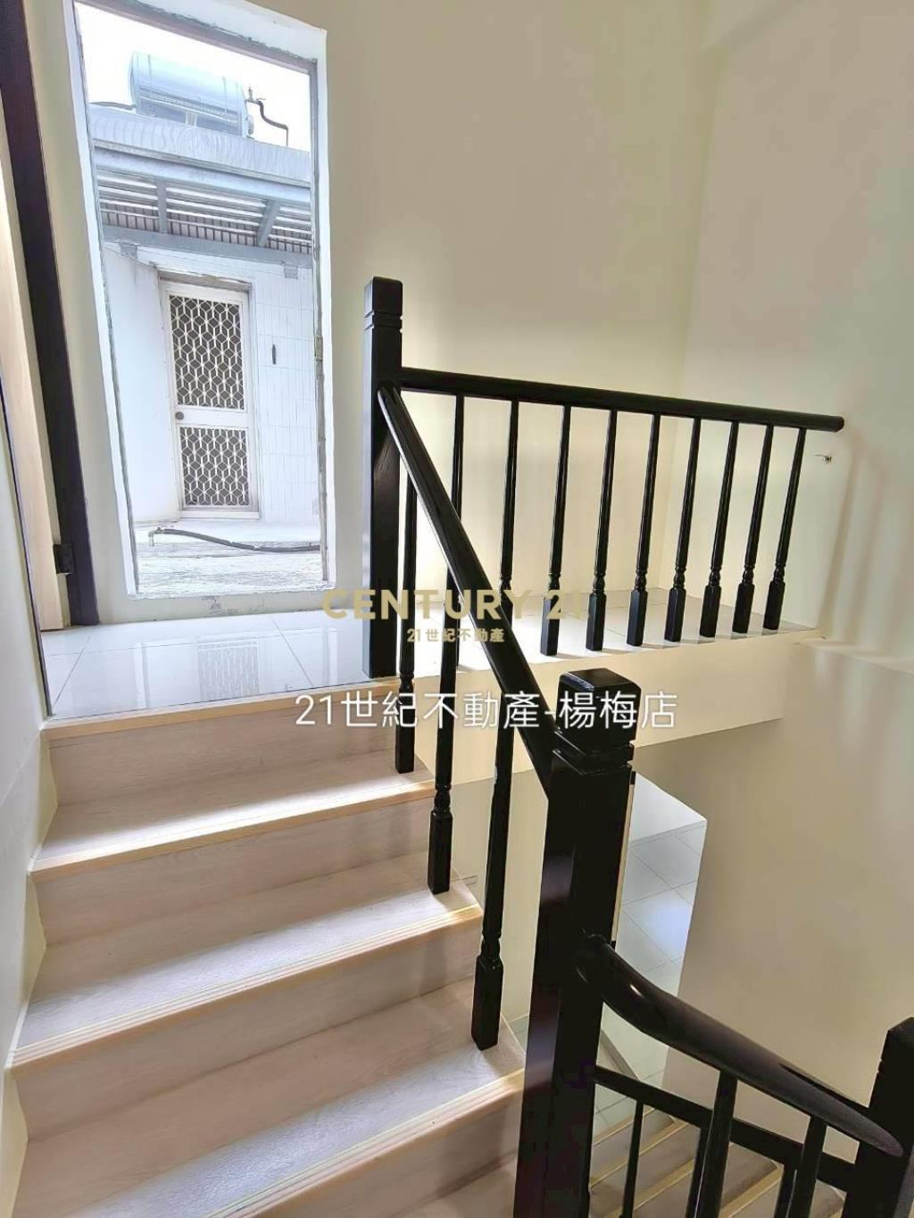 龍潭市區-中庭花園人車分道5房透天