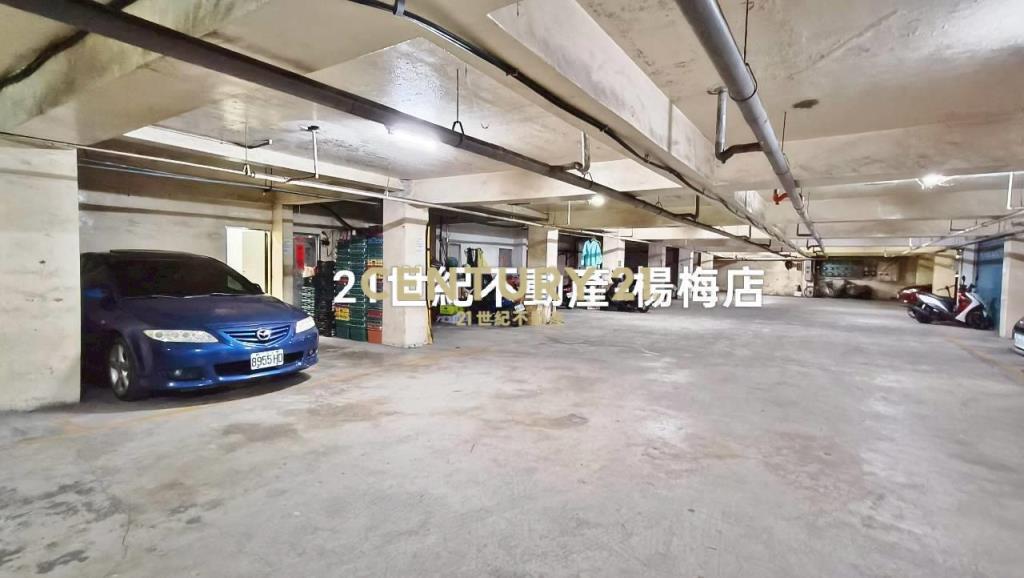 龍潭市區-中庭花園人車分道5房透天