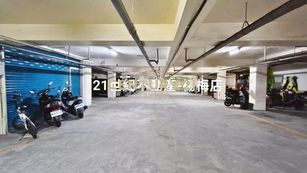 龍潭市區-中庭花園人車分道5房透天