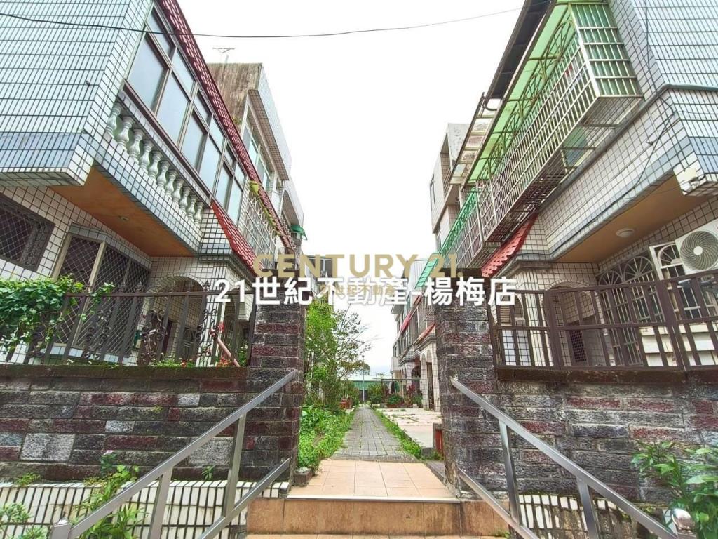 龍潭市區-中庭花園人車分道5房透天