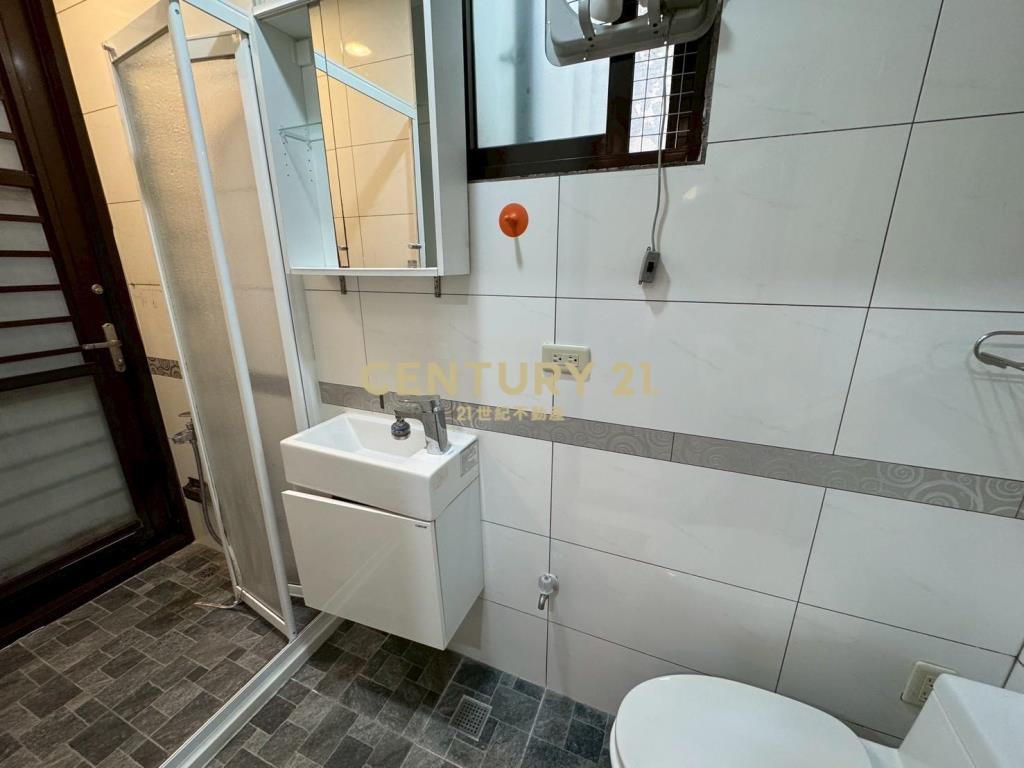 楊梅近省道收租7套房~屋齡新