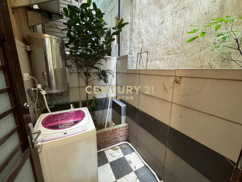 楊梅近省道收租7套房~屋齡新