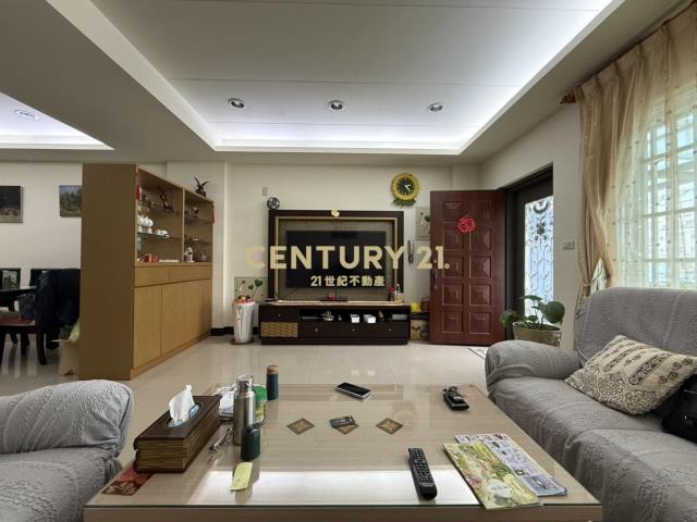 近尚順商城、昌隆重劃區.雙車位美透天