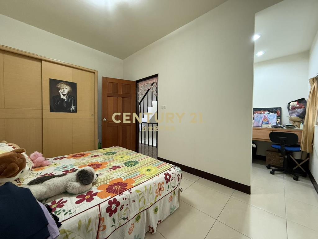 近尚順商城、昌隆重劃區.雙車位美透天