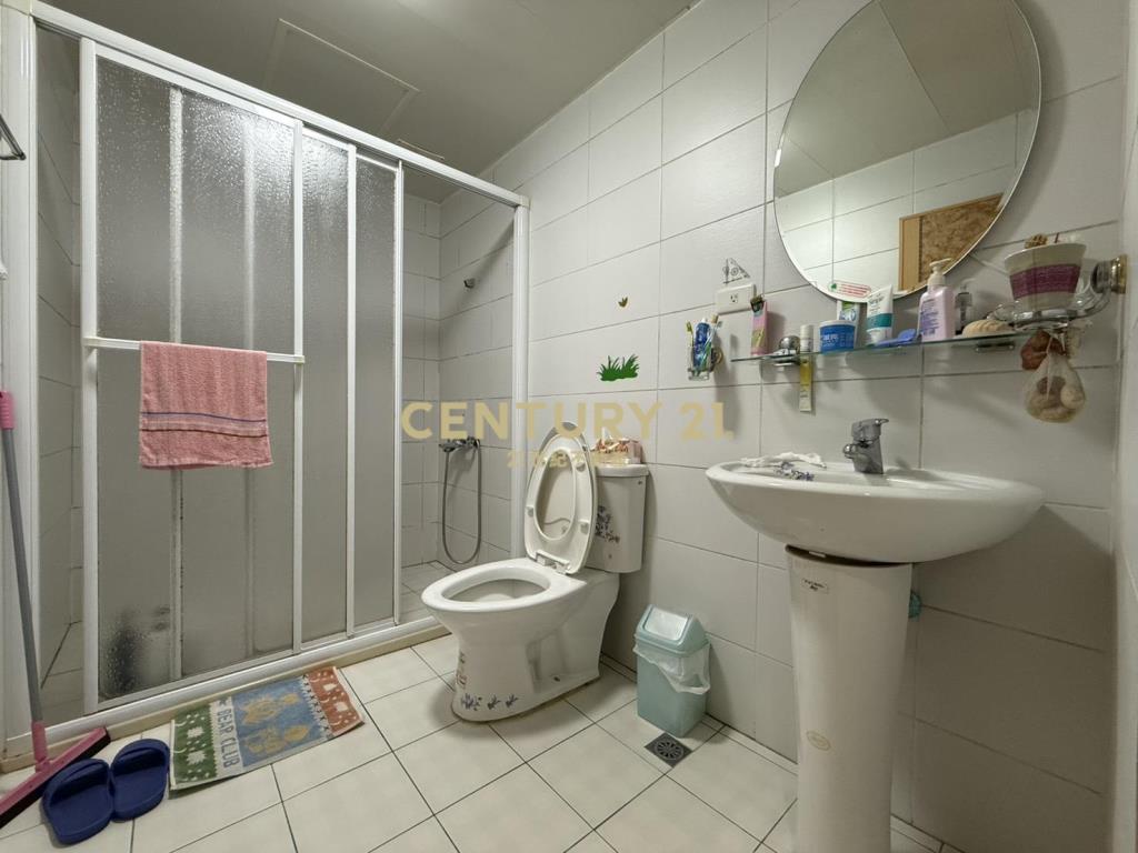 近尚順商城、昌隆重劃區.雙車位美透天