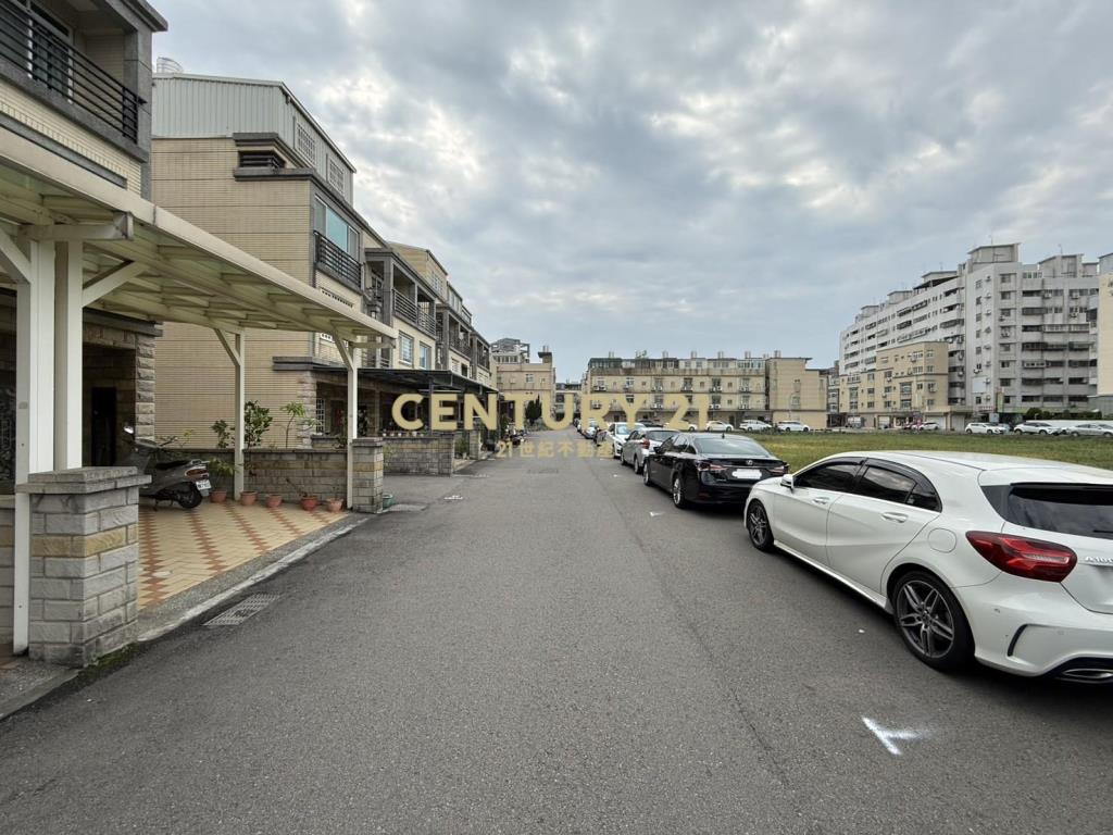 近尚順商城、昌隆重劃區.雙車位美透天