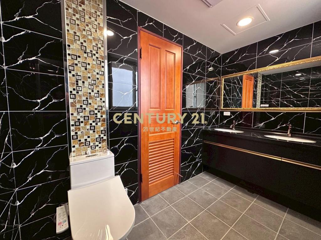 楊梅美墅-荷蘭小鎮邊間雙車位四套房