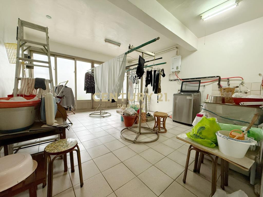 楊梅市區10米路透天