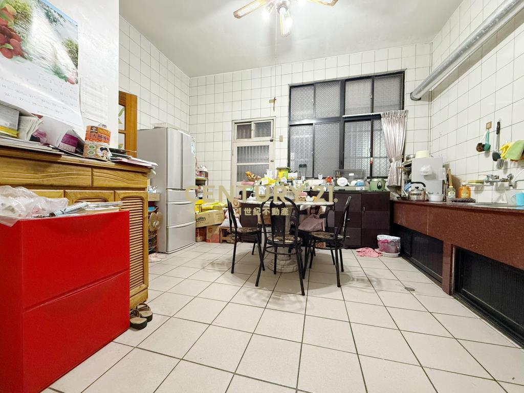 楊梅市區10米路透天