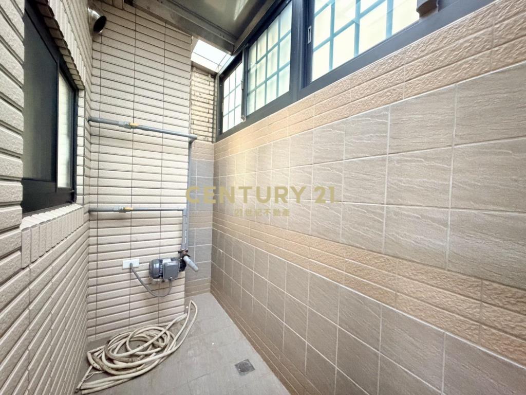 全新中山北全聯旁電梯別墅