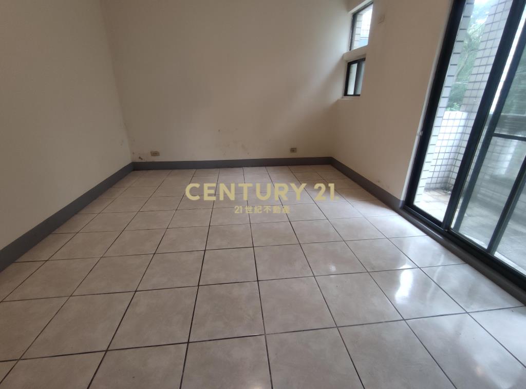 新江路前院車庫別墅