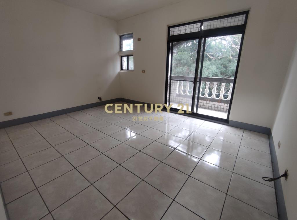 新江路前院車庫別墅